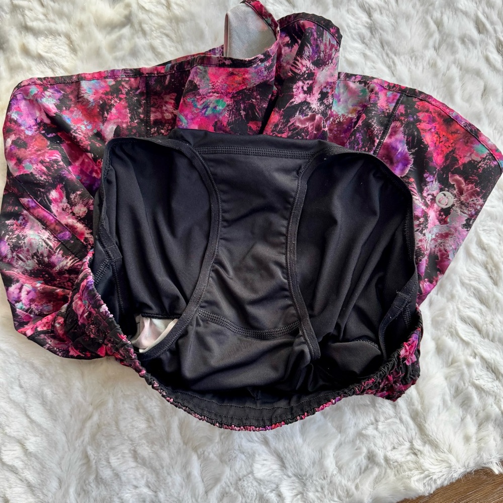 Lululemon Tracker Short V 4” in Fluoro Floral Multi Pink Purple Lined Size 4 - Picture 10 of 10